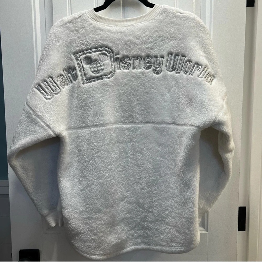 Disney World Ivory and Silver Sherpa Spirit Jersey Size Small EUC